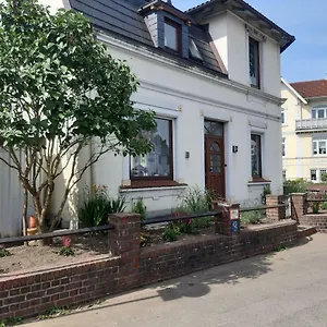 Gerdi Und Hanne Schenefeld (Pinneberg)